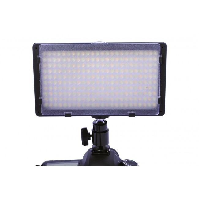 Nakamerowa lampa LED CN-240