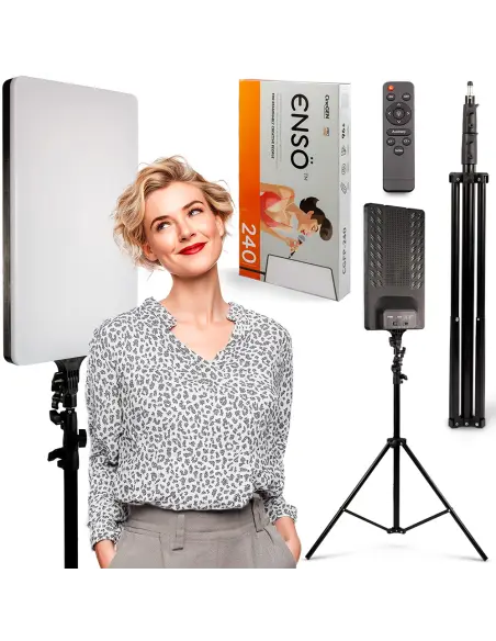 LED-Deckenleuchte ENSÖ™ 240 auf Stativ