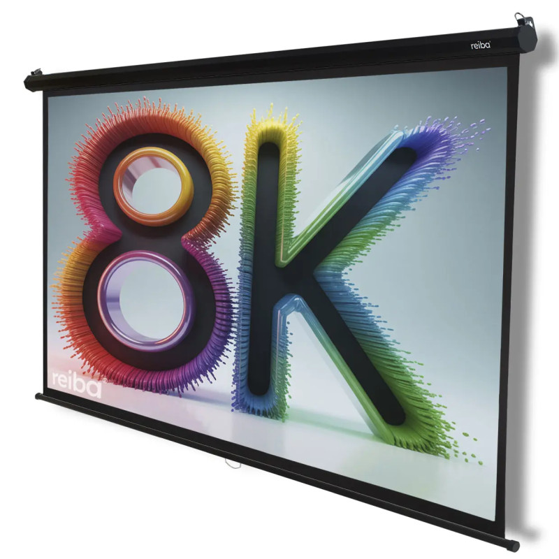 Leinwand mit schwarzer Kassette und der farbigen Aufschrift 8K auf weißer Oberfläche